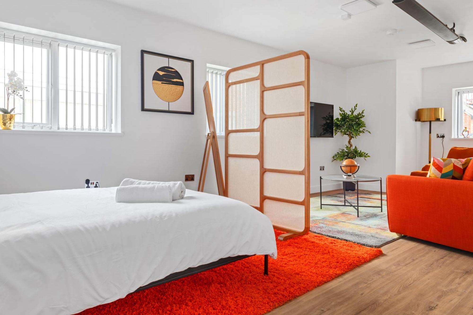 Modern In Arnold Centre Apartment