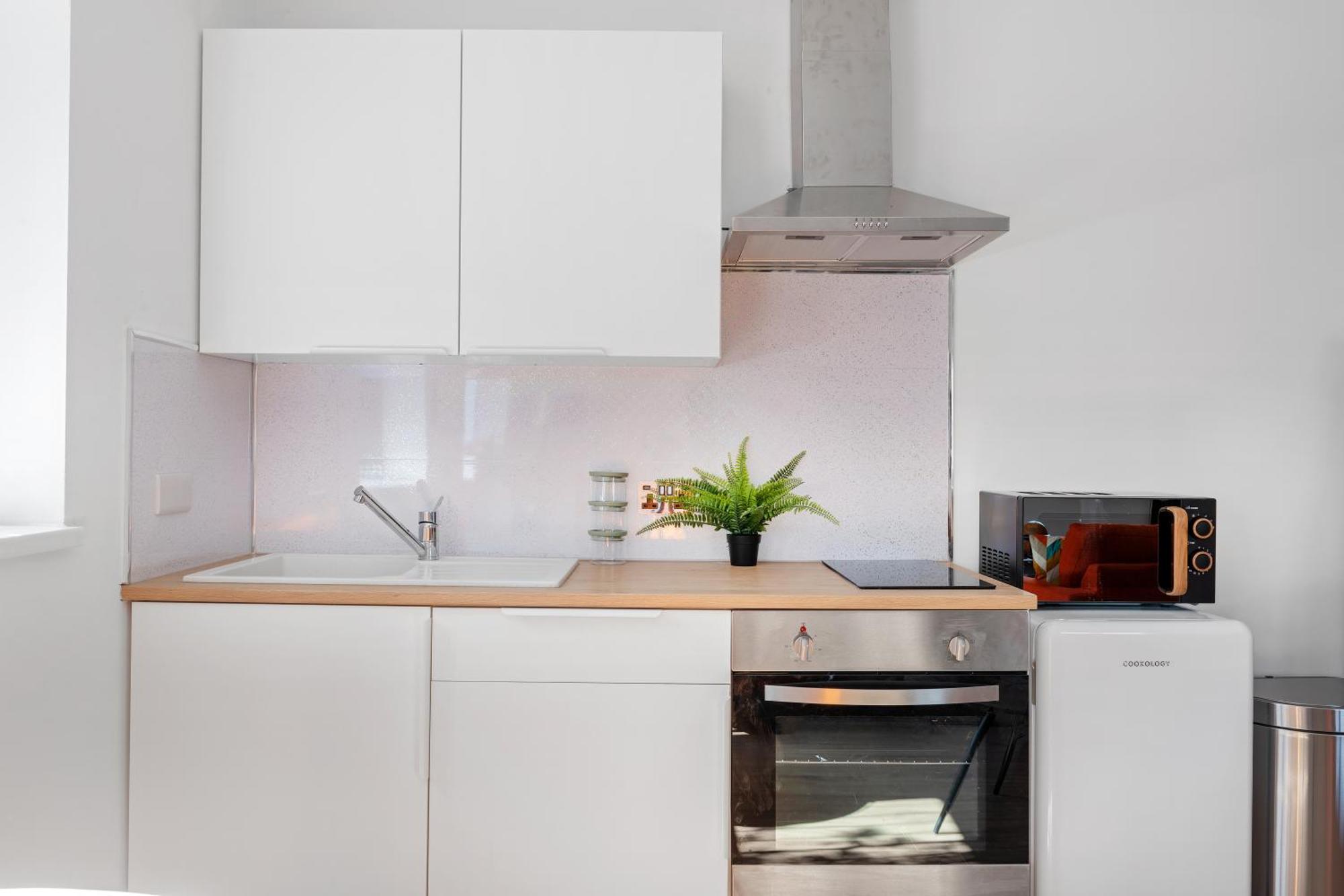 Modern In Arnold Centre Apartment *